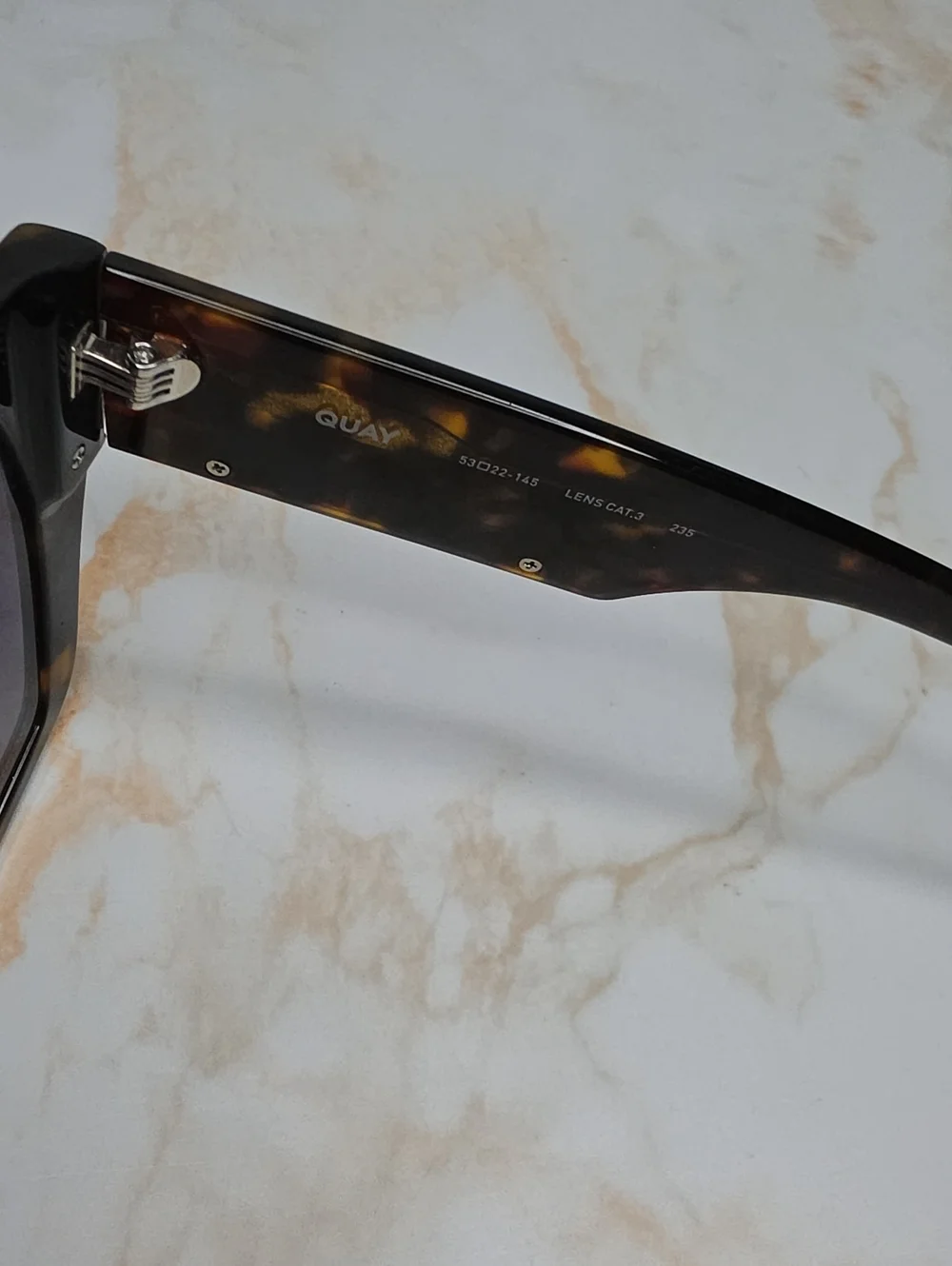 Quay Australia Women's Notorious Tortoise Sunglasses New With Case